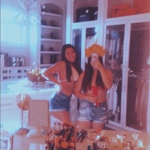 Meet your Posher, Dorsa